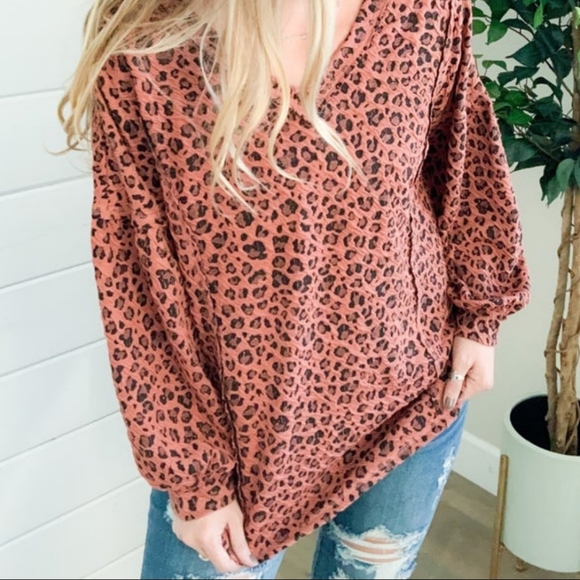 Gigio Tops - GiGio leopard clay crinkle balloon sleeve blouse